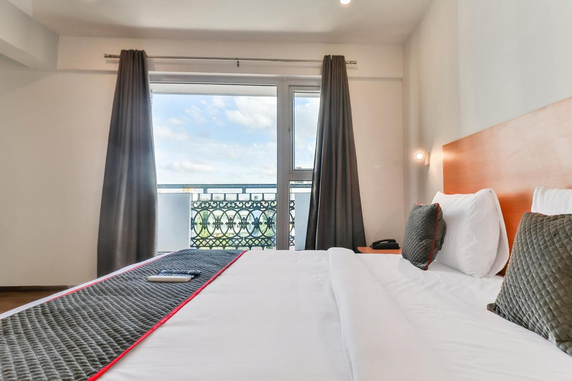 Super Townhouse Reva College University Yelahanka Esterno foto
