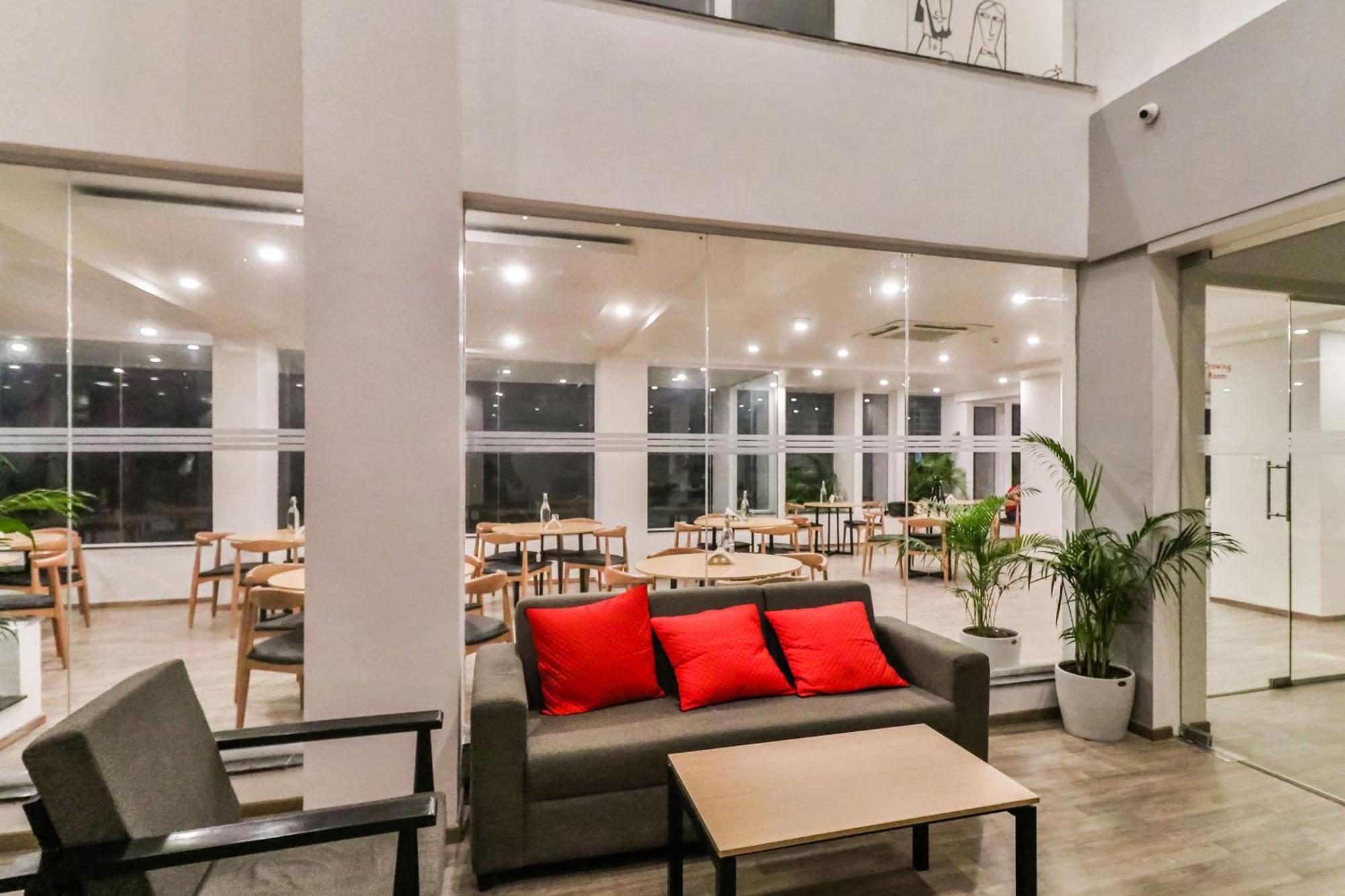 Super Townhouse Reva College University Yelahanka Esterno foto