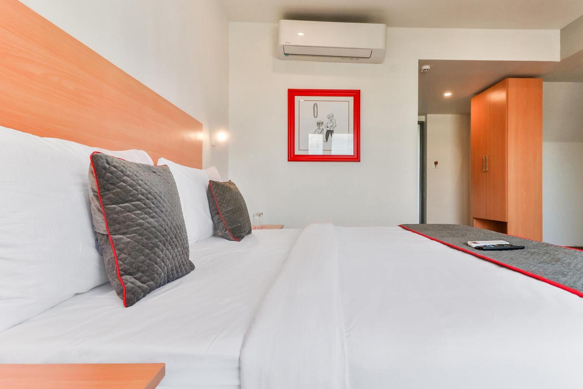 Super Townhouse Reva College University Yelahanka Esterno foto
